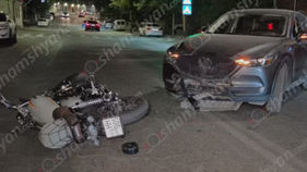 Երևանում բախվել են «Mazda» ավտոմեքենան ու «Honda» մոտոցիկլը