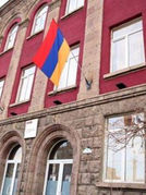 ՀՊՏՀ ռեկտոր Արմեն Գրիգորյանը բավարարել է Գյումրու մասնաճյուղի աշխատակիցների պահանջը և տնօրենի ժամանակավոր պաշտոնակատար է նշանակել Կարեն Պետրոսյանին