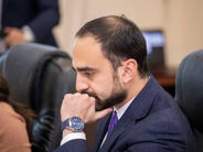 «Հրապարակ». Տիգրան Ավինյանը մեն–մենակ է մնացել