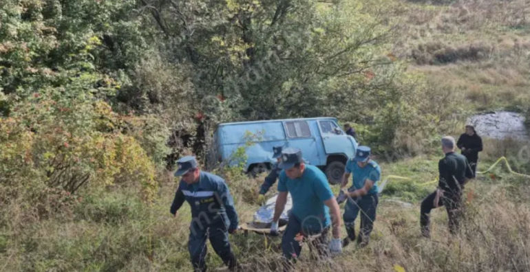 Այսօր՝ հոկտեմբերի 10-ին, ողբերգական ավտովթար է տեղի ունեցել Լոռու մարզում։ Ժամը 12։00-ի սահմաններում Ստեփանավան-Պուշկինո ավտոճանապարհին «ՈւԱԶ» մակնիշի ավտոմեքենան դուրս է եկել ճանապարհի երթևեկելի գոտուց և գլորվելով հայտնվել ձորում։
