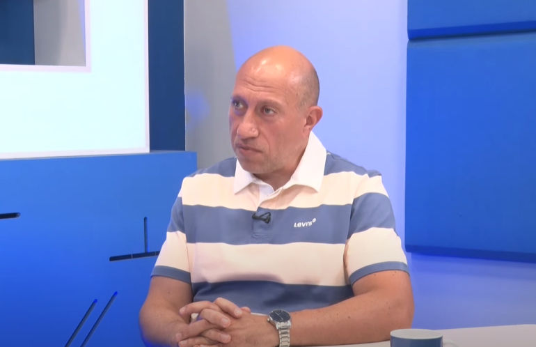 Արարատ Միրզոյանն Իրանում հանդիպել է խորհրդարանի նախագահ Ղալիբաֆի հետ։ Ղալիբաֆն ըստ էության Իրանի իսլամական հեղափոխության պահապանների կորպուսն է։ Հետեւաբար, պետք է եզրակացնել, որ Միրզոյանի համար Ղալիբաֆի հետ հանդիպումը ըստ էության իր ներքին տրամաբանությամբ կլինի ամենակոշտերից մեկը։ Այս մասին տելեգրամյան իր էջում գրել է քաղաքական մեկնաբան Հակոբ Բադալյանը։