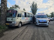 Ջրաշխարհի մոտ Նոր Նորքից իջնող թիվ 42 երթուղին սպասարկող ավտոբուսը բախվել է ծառին, կան վիրավորներ