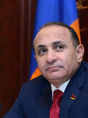 «Հրապարակ»․ Հովիկ Աբրահամյանին չեն ուզում ՀՀ-ից դուրս թողնել
