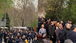 Ազատության հրապարակը լեփ-լեցուն է, մարդիկ նաև հրապարակից դուրս են կանգնում