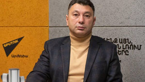 Ալիևն իր ելույթում արցախցիներին «սեպարատիստներ» է անվանում ու Արցախի ղեկավարներին՝ «պшտերազմական հանցագործներ», իսկ Փաշինյանն արձագանքելու փոխարեն ասում է՝ «թենքյու». Շարմազանով