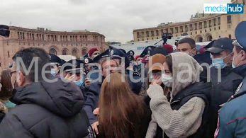 Լարված իրավիճակ՝ ոստիկանների և Գեղամ Մանուկյանի միջև (տեսանյութ)