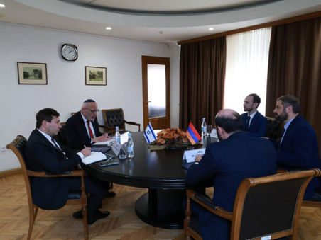Գևորգ Պապոյանն Իսրայելի դեսպանին է ներկայացրել TRIPP-ը