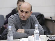 «Քանի միկրոֆոնս չեն անջատել, արագ մի քանի հարց տամ, հասցնեմ». Թադեւոս Ավետիսյան