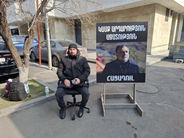 Լևիկ Խաչատրյանը ՄԱԿ-ի գրասենյակի դիմաց անժամկետ հացադուլ է հայտարարել