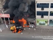 Երևանի Արցախի փողոցում մեքենա է այրվում