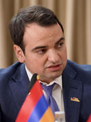 Վաղ առավոտյան ուժայինները մտել են Նարեկ Կարապետյանի առանձնատուն և խուզարկություններ են անցկացնում