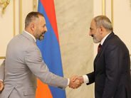Նիկոլ Փաշինյանը հանդիպել է «Միասնական հայրենիք» կուսակցության առաջնորդ Մհեր Տերտերյանին