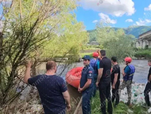 В реке Памбак было найдено тело 7-летней девочки, утонувшей в воде.