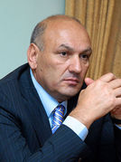 Հակակոռուպցիոն դատարանում ընթանում է Գագիկ Խաչատրյանի գործով դատական նիստը, նա բժիշկների ուղեկցությամբ բերվել է դահլիճ