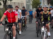 Նիկոլ Փաշինյանն ու Աննա Հակոբյանը հեծանվային զբոսանք են ունեցել քաղաքացիների հետ