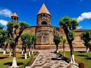 «Փաստ». Ինչո՞ւ են հարձակվել Հայ առաքելական եկեղեցու վրա