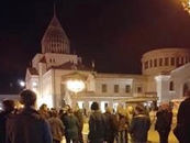 Ստեփանակերտի Վերածննդի հրապարակում սկսվել է ինքնաբուխ հավաքը