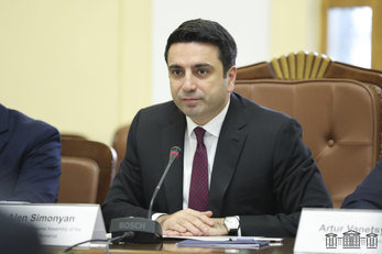 Նախագահի լիազորությունները կատարող Ալեն Սիմոնյանը ստորագրել է մի շարք օրենքներ