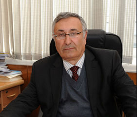 ԵՊՀ ամբիոնի վարիչ Էդիկ Մինասյանը քաղաքացու՝ համալսարան ընդունվելու գործընթացն անխոչընդոտ իրականացնելու համար պահանջել է խոշոր չափերի կաշառք