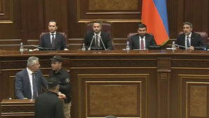 Ռուբինյանը կրկին անջատել է Էդգար Ղազարյանի խոսափողը և հրավիրել անվտանգության աշխատակիցներին