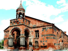 Թալինում վնասել են շենքի բակում կայանված «Սուրբ Աստվածածին» եկեղեցու քահանային պատկանող մեքենան