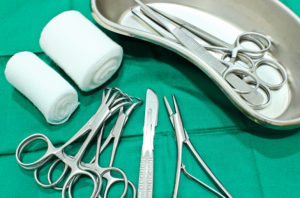 Կինն ապրել է 20 տարի որովայնում մոռացված վիրահատական մկրատով