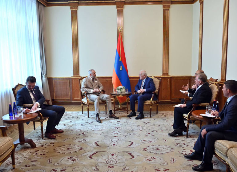 Հանրապետության նախագահ Վահագն Խաչատուրյանը Չեխիայի ազգային տոնի՝ Պետականության օրվա կապակցությամբ ընդունել է Հայաստանում Չեխիայի արտակարգ և լիազոր դեսպան Պետեր Պիրունչիկին։ Այս մասին հայտնում են նախագահի աշխատակազմից: