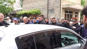 Look at this, you little dog, close the door...go to the writer's lap. Tense situation in Masis next to Pashinyan