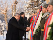 Բանակի օրվա առթիվ Նիկոլ Փաշինյանն այցելել է «Եռաբլուր» պանթեոն.