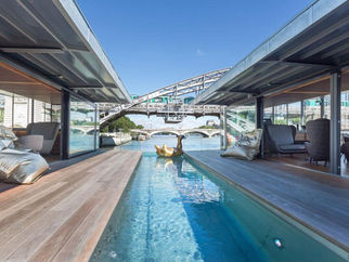 HOTEL FLOTANTE EN PARIS