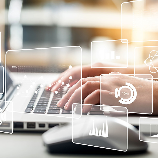 ilustraciones-de-analisis-de-negocios-y-manos-humanas-trabajando-en-una-computadora