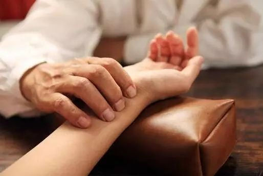 縮圖：中医问诊+针灸治疗