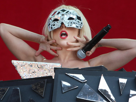Lady Gaga e “Poker Face”: como a união entre música e cartas ajudou a popularizar o poker!
