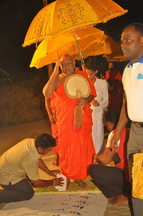 දිගු ගමනක ආරම්භය ත්රිවිද රත්නයේ ආශිර්වාද මැද සනිටුහන් කල මොහොත