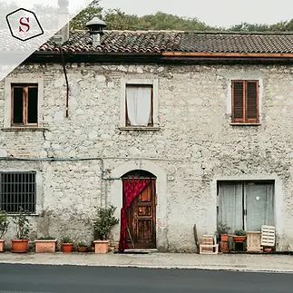 Casa rurale grigia