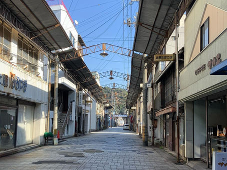 玉商店街にある政務事務所にて防犯意識高めなお昼ご飯🕛