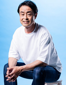 白Tシャツの髙橋とおる