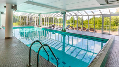 Hiihtolomamatka Pärnuun, 23.-25.2.2024, Hestia Hotel Strand uima-allas, Aarrematkat.