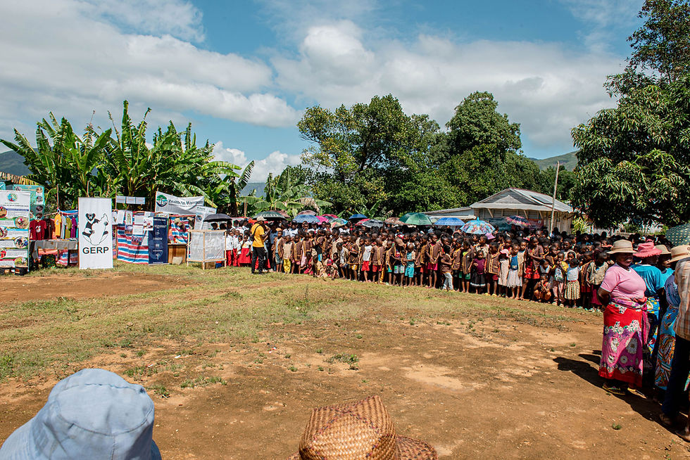The festivities began with a vibrant carnival, gathering students from EPP Ranomena and the Ranomena College, along with local residents, partners, and authorities working in the conservation sector.
