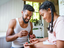 Een goede band met je tiener: communiceren, grenzen en loslaten