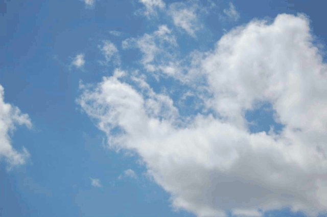 640px-Nuages.gif