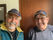 Claude Defiolle, antenniste à Questembert souriant avec deux clients satisfaits après une installation réussie, reflétant son engagement pour la qualité.