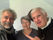 Claude Defiolle, antenniste à Questembert souriant avec deux clients satisfaits après une installation réussie, reflétant son engagement pour la qualité.