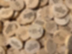 Haufen Holzscheiben 100 BÄUME FOR SCHWYZ 2020 Schriftzug, Nachhaltigkeit, Umwelt. Holz