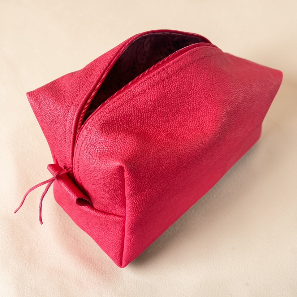 Trousse de toilette en cuir doublée