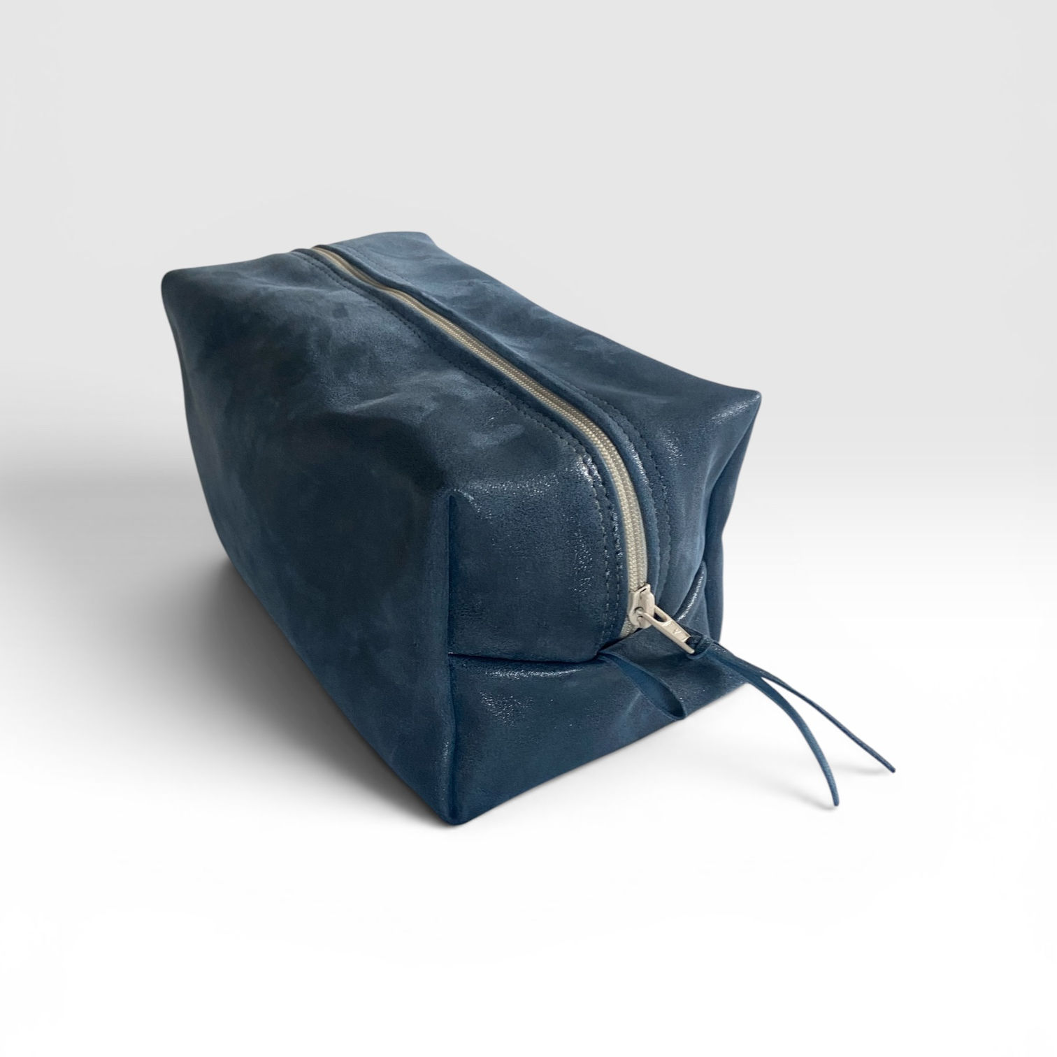 Trousse de toilette en cuir bleu velours