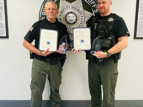 Hood River County,OR Sheriff’s Marine Sgt & Reserve Deputies presented with state award for their response to a capsized boat with several individuals in the water.