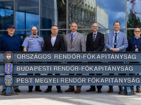 Delegation visits the new base of the Budapest Citizen Guard Association in Zugló