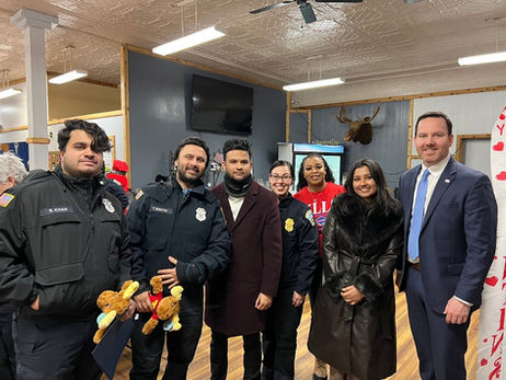 Buffalo, NY Police Reserves receive recognition for delivering Thanksgiving dinners.