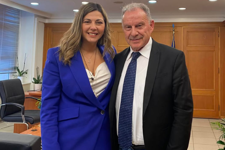 Στην υπουργό κοινωνικής συνοχής και οικογένειας